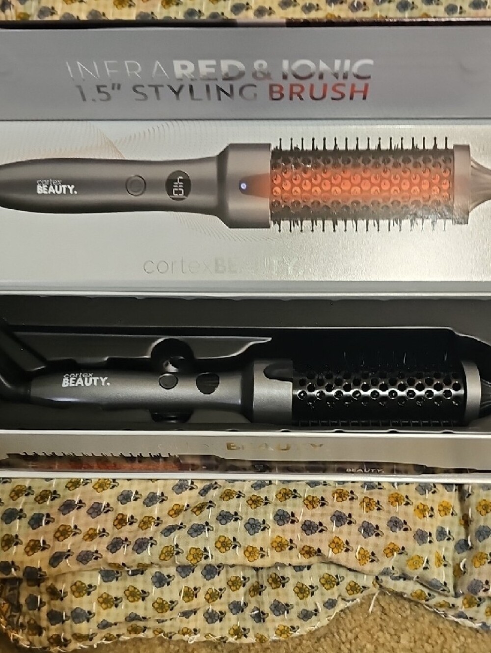 Cortex Beauty Infrared & Ionic 1.5" Styling Brush - Gray & Red Barrel - Picture 3 of 4